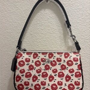 Coach White and Red Floral Shoulder Bag
Mini nolita 19